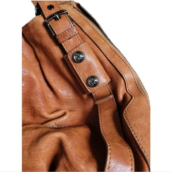 Michele - Picture 4 of 9